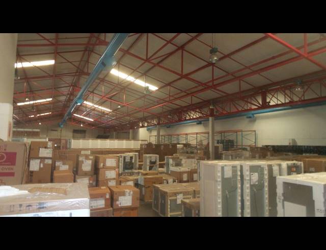 1,655M² WAREHOUSE TO LET IN BELLVILLE CENTRAL